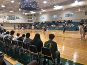 Time winding down in the fourth quarter as Alex looks on....