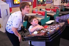 Alex chooses his case on <B>Deal or No Deal</B>...
